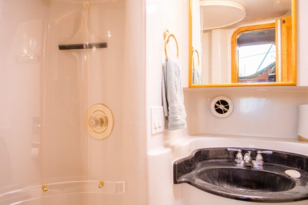 Bluewater Yacht - Image 6
